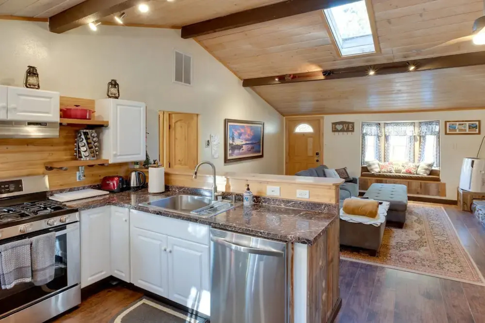 Tahoe Home 3 Mi to Heavenly Mountain Resort!