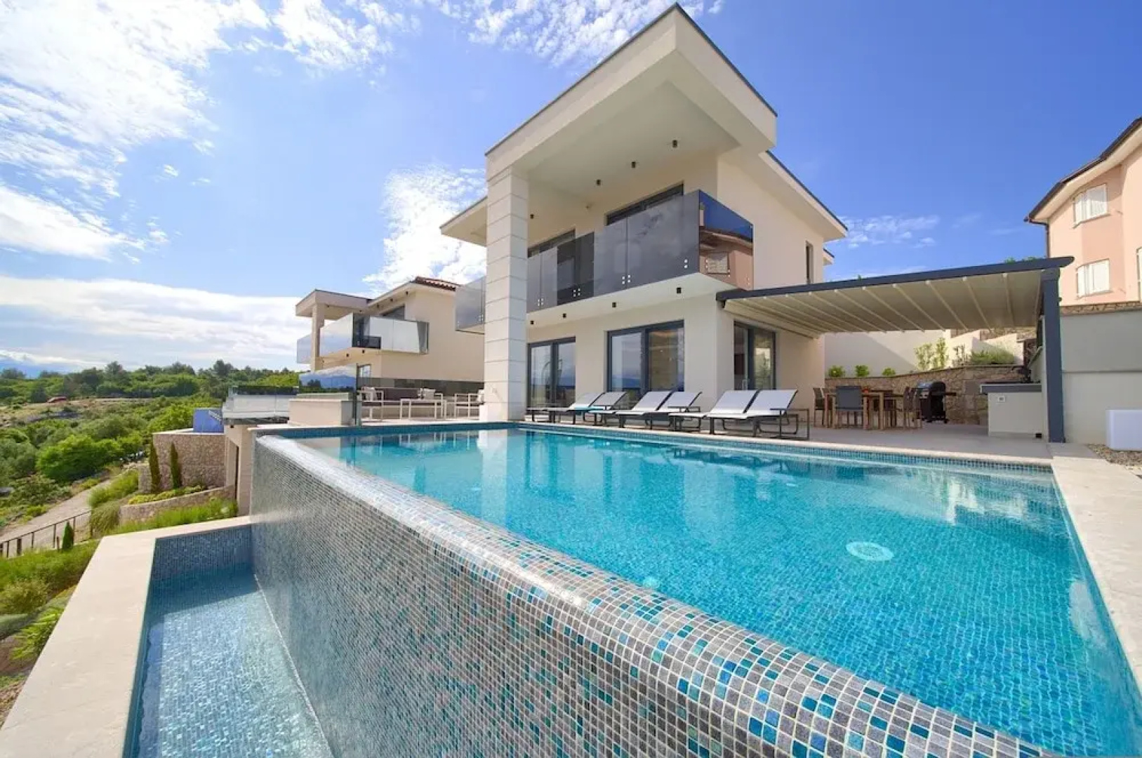 Villa Majestic With Sauna and Beautiful Views