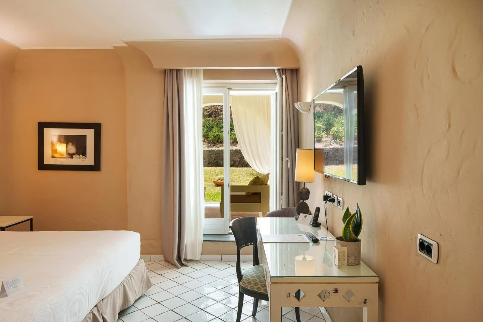 Therasia Resort Sea & Spa - The Leading Hotels of the World