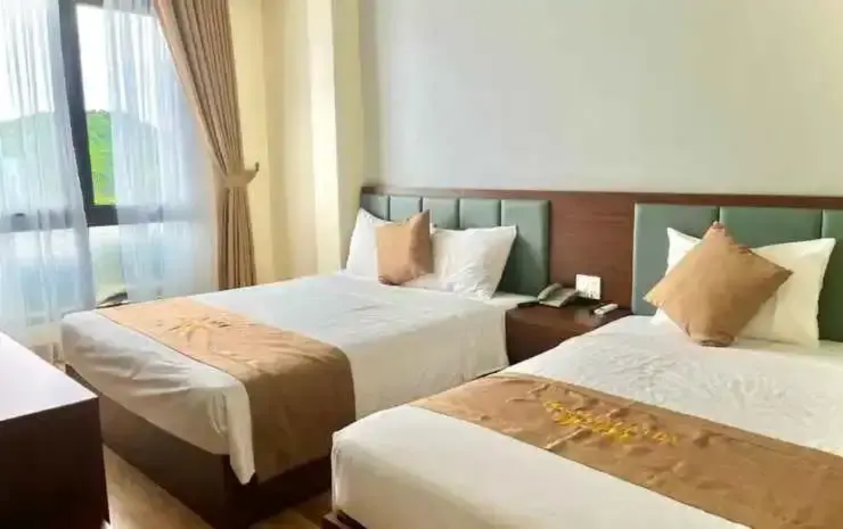 Cat Ba Rosalia Hotel