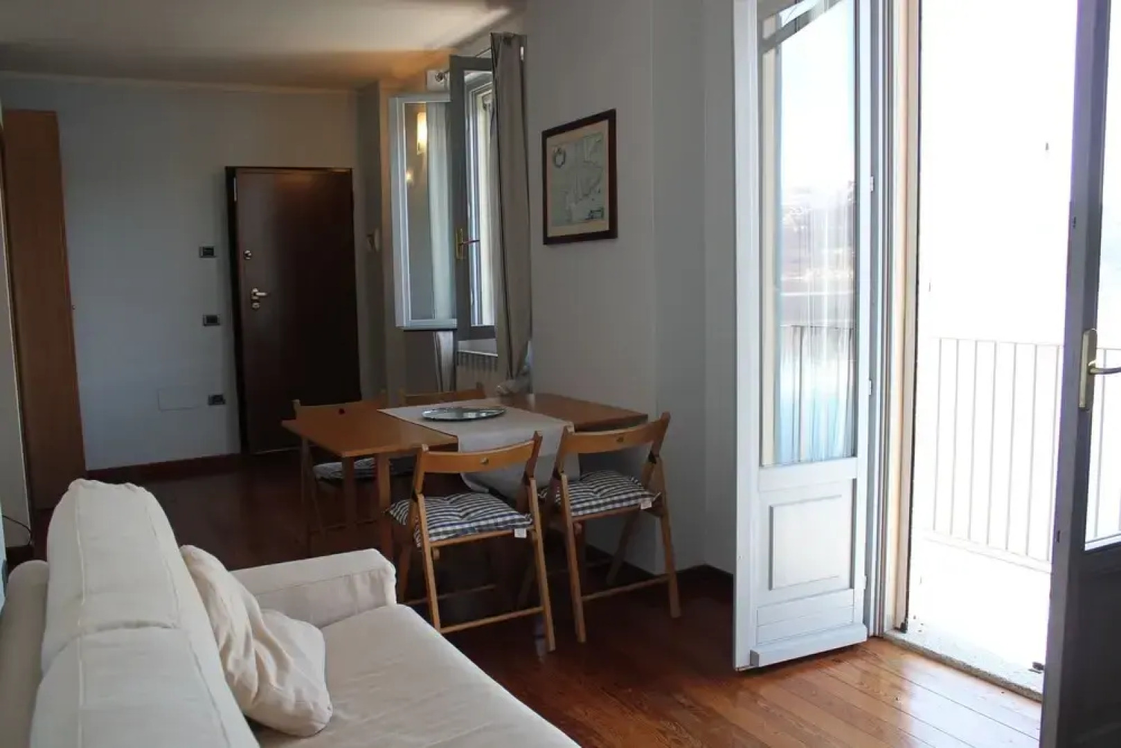 Lakefront Apartment With Spectacular Views