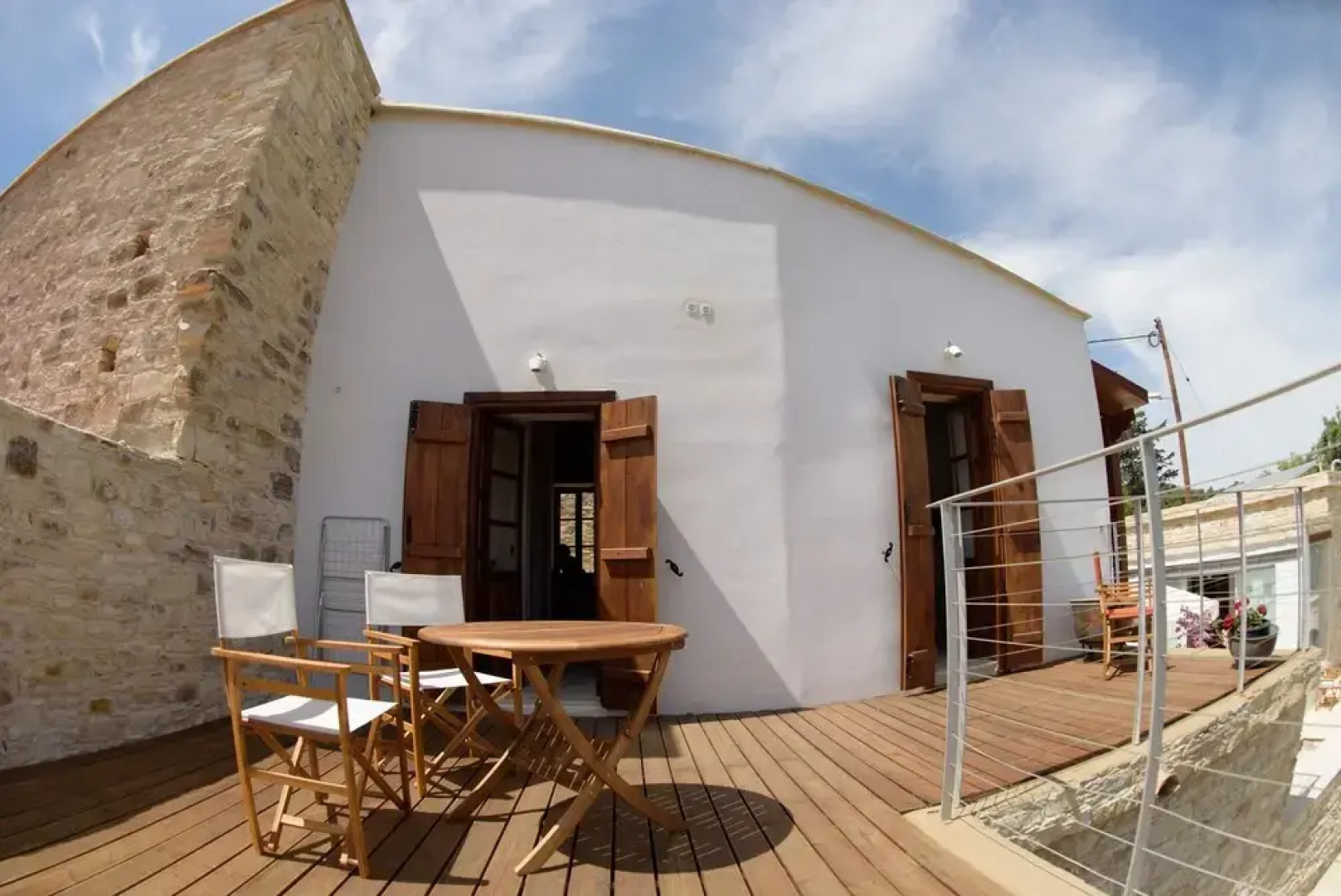 Thyone Uno Bal Cottage