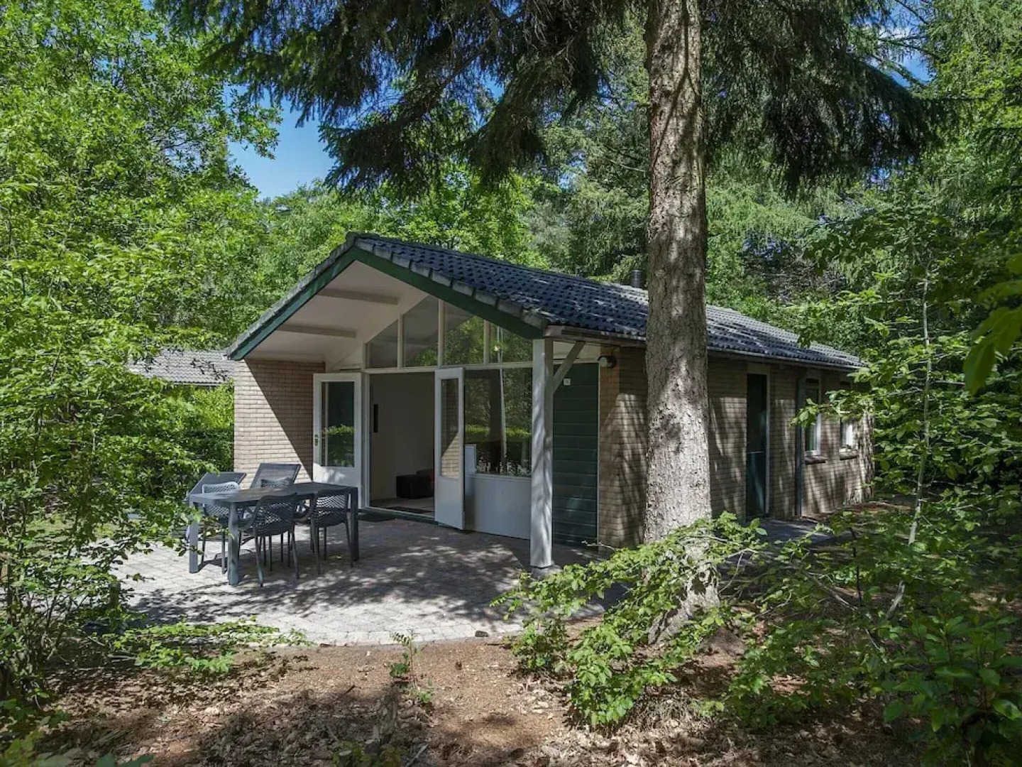 Tidy Furnished Chalet With a Combi Microwave, in the Veluwe