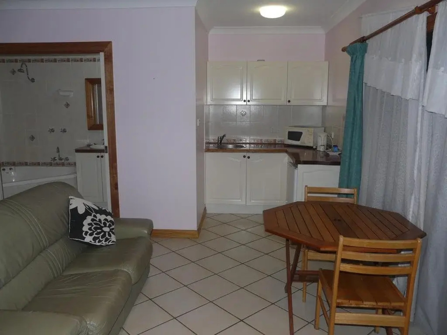 Curtain Fig Tree Motel