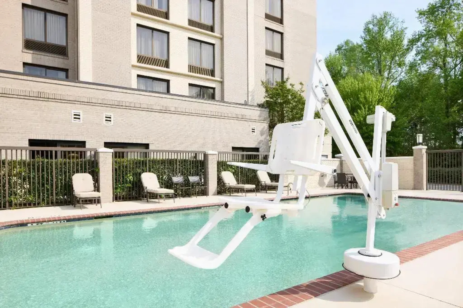 Holiday Inn Express & Suites Alpharetta - Windward Parkway by IHG