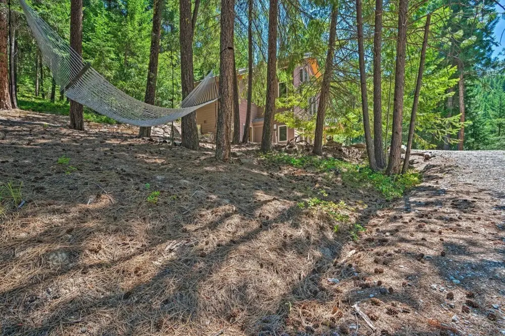 Private Leavenworth Cabin w/ Mtn Views & Fire Pit