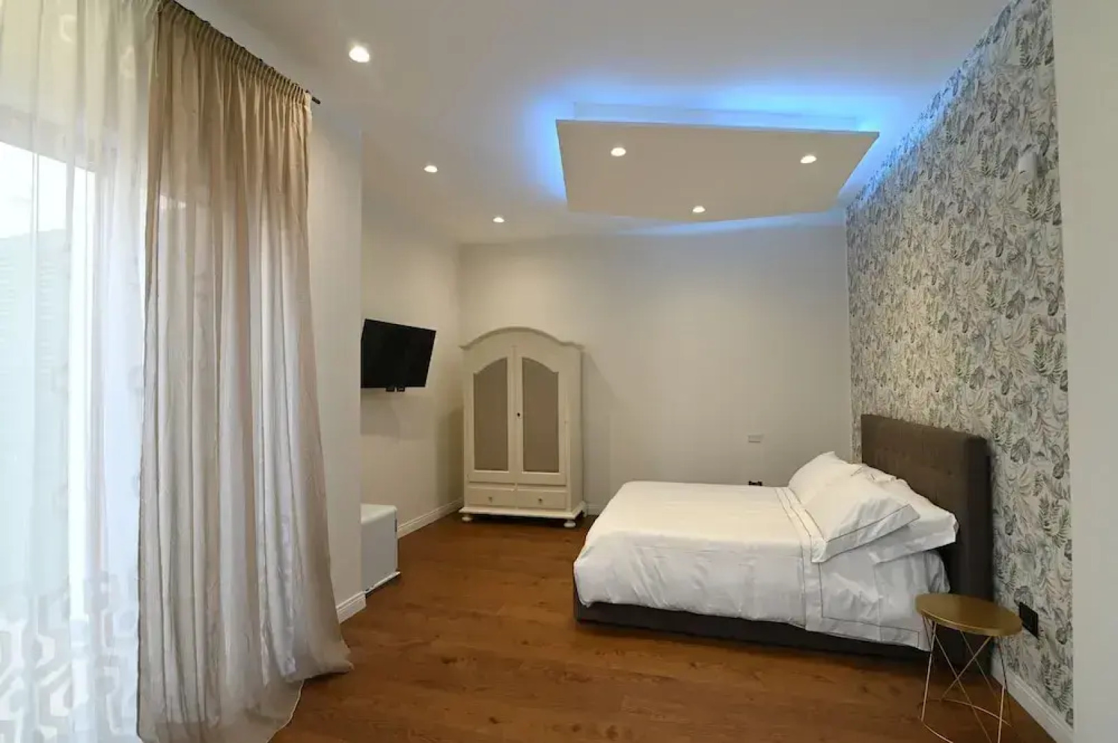 Slopes Suites and Spa