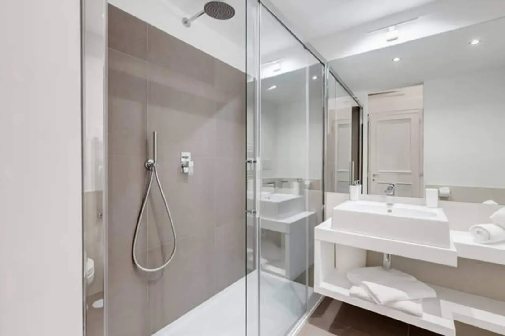 Vantaggio Suites