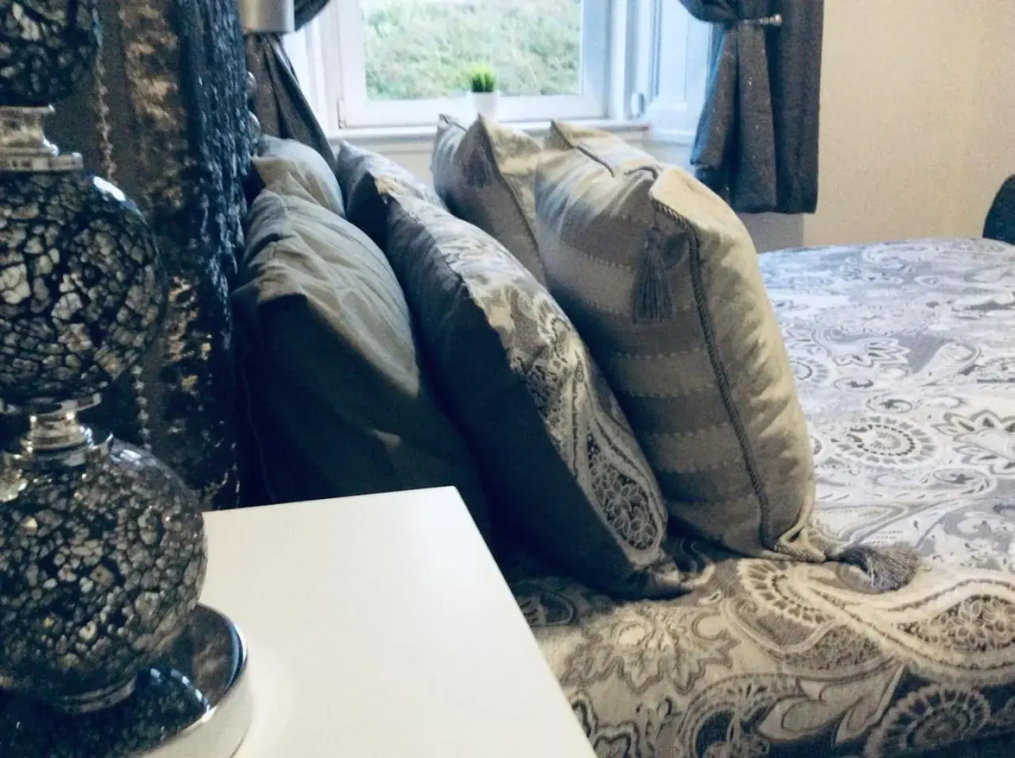 The Lion'S Den On Royal Street