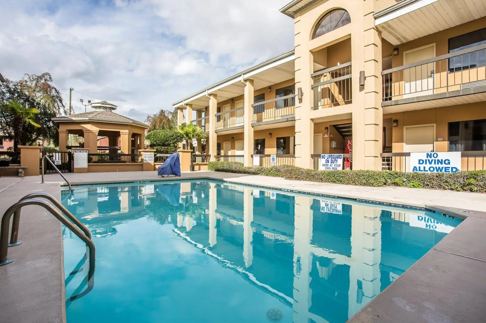 Suburban Studios Florence I-95