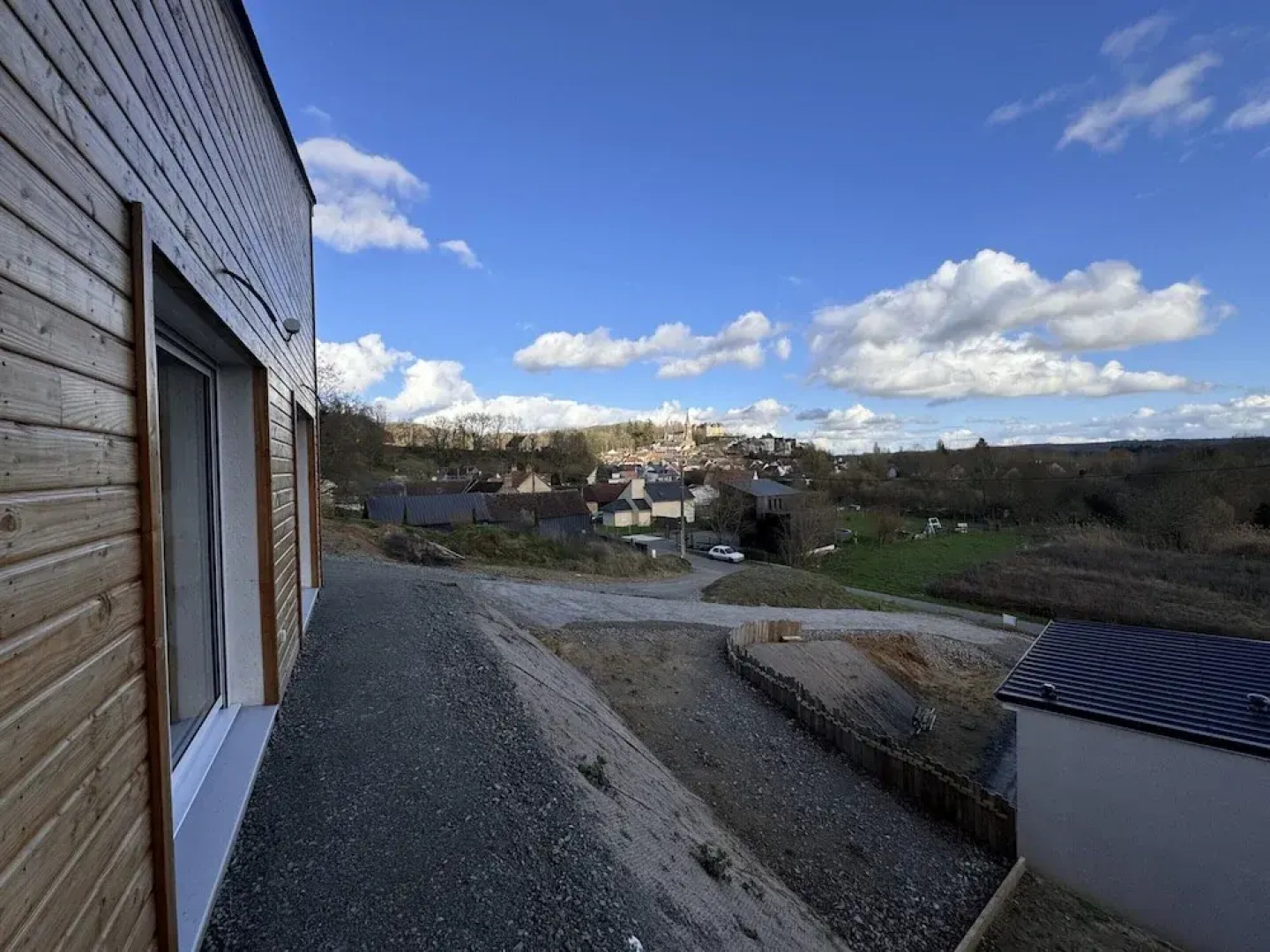 Hillside Retreat With Scenic Views