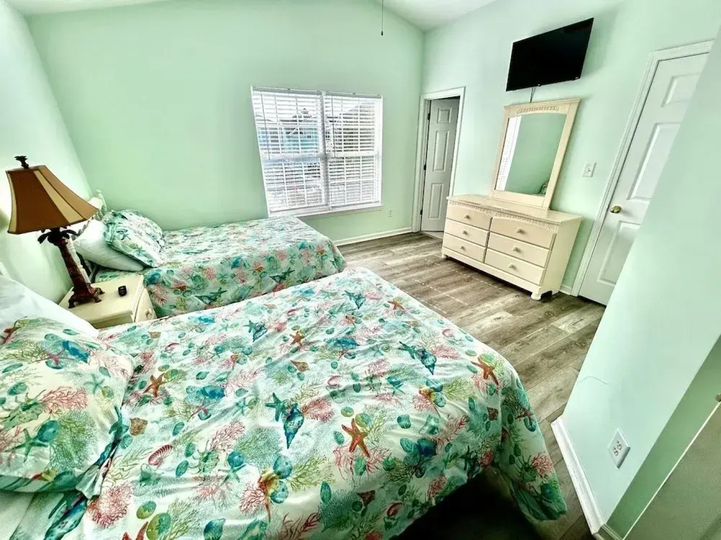 Cooper's Lighthouse 4 Bedroom Home by RedAwning