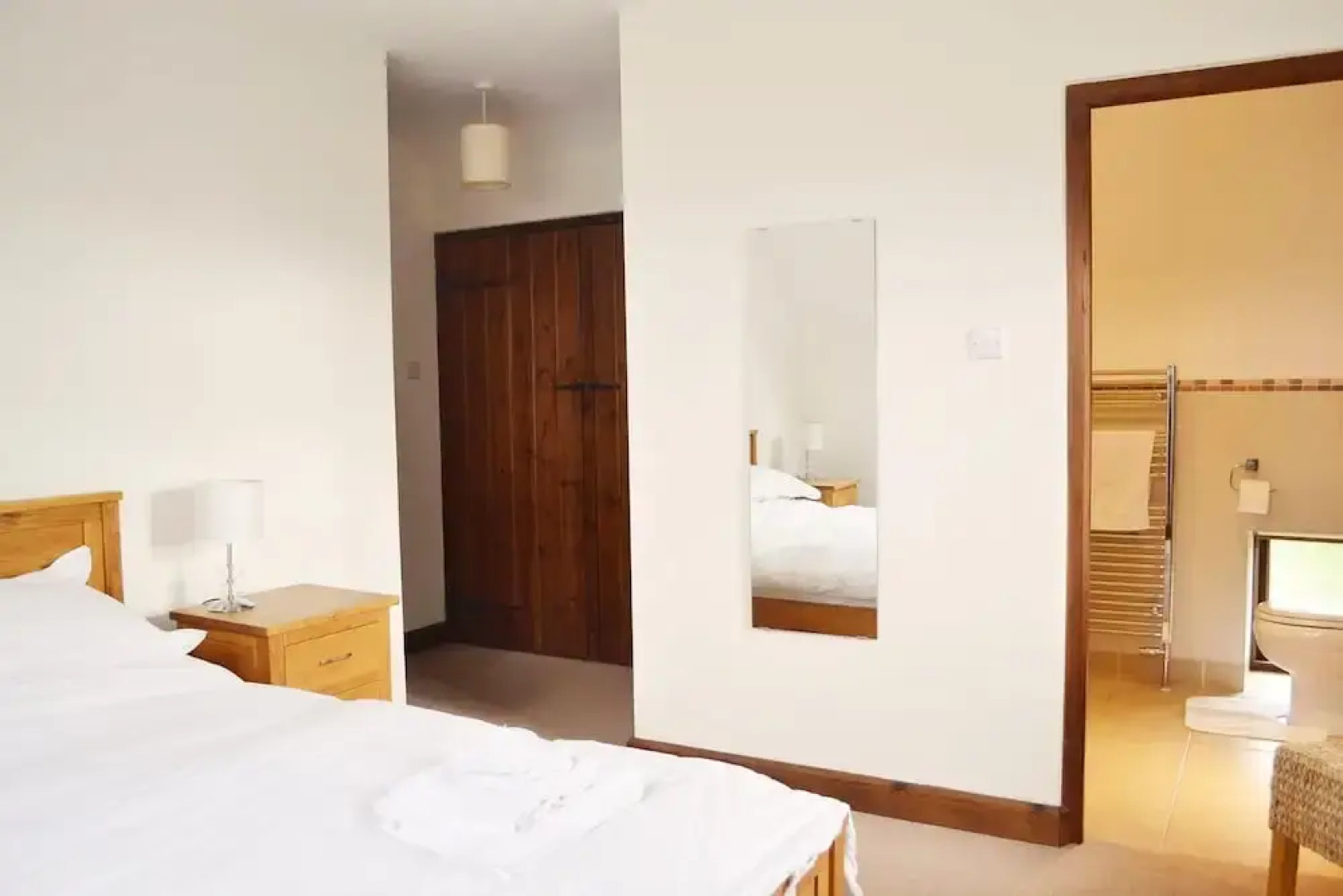 Beautifully converted 400-year-old threshing barn in East Devon. Pet-friendly.