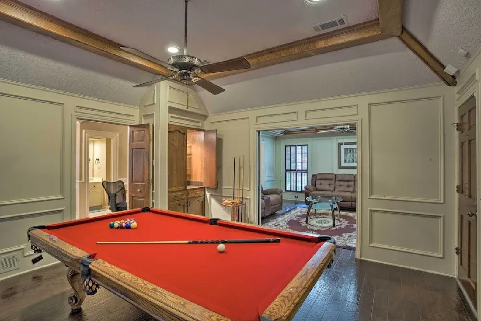 Pool Table, Patio & Grill: Idyllic Mckinney Home