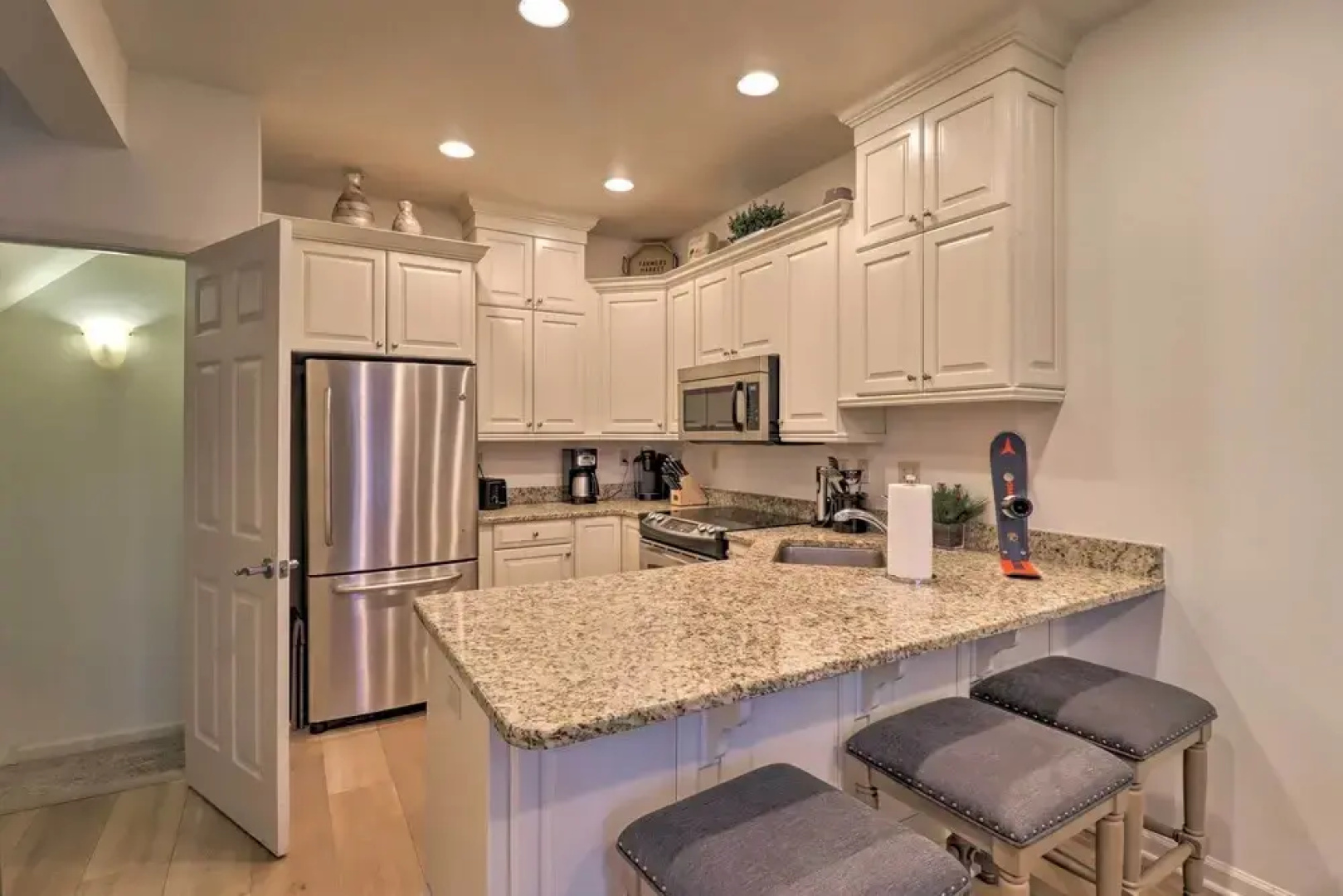 Poconos Townhome - Walk to Big Boulder Lake!