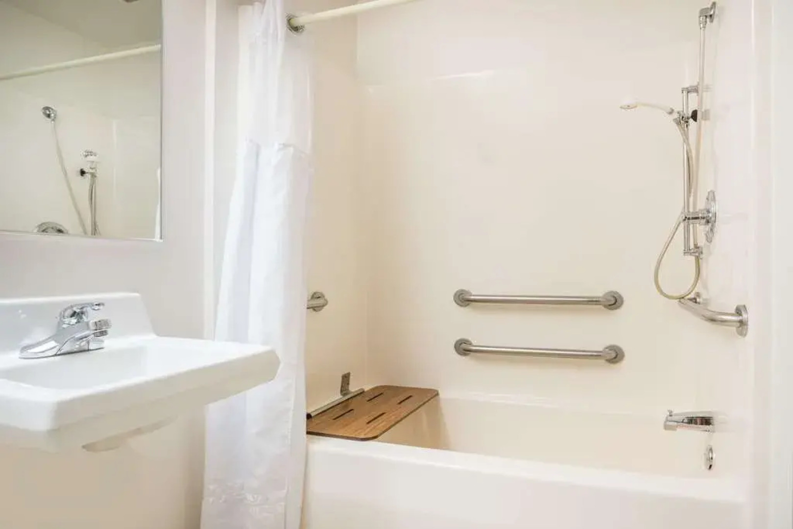 AmericInn by Wyndham Tomahawk