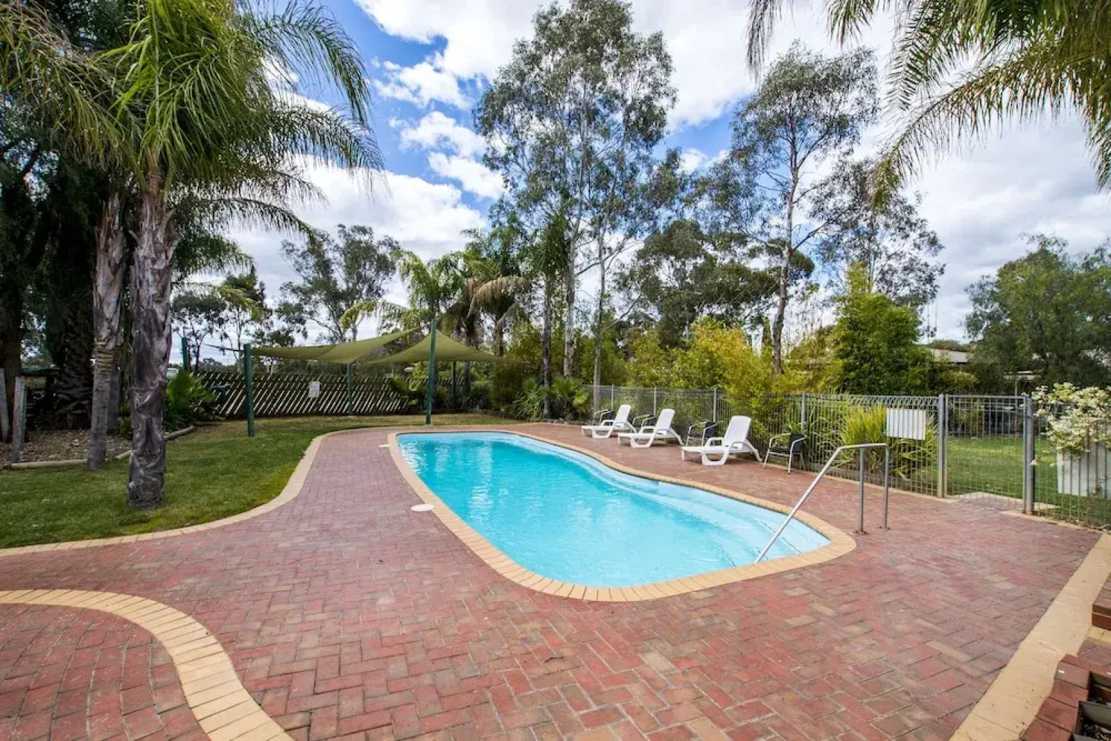 Sportslander Motor Inn