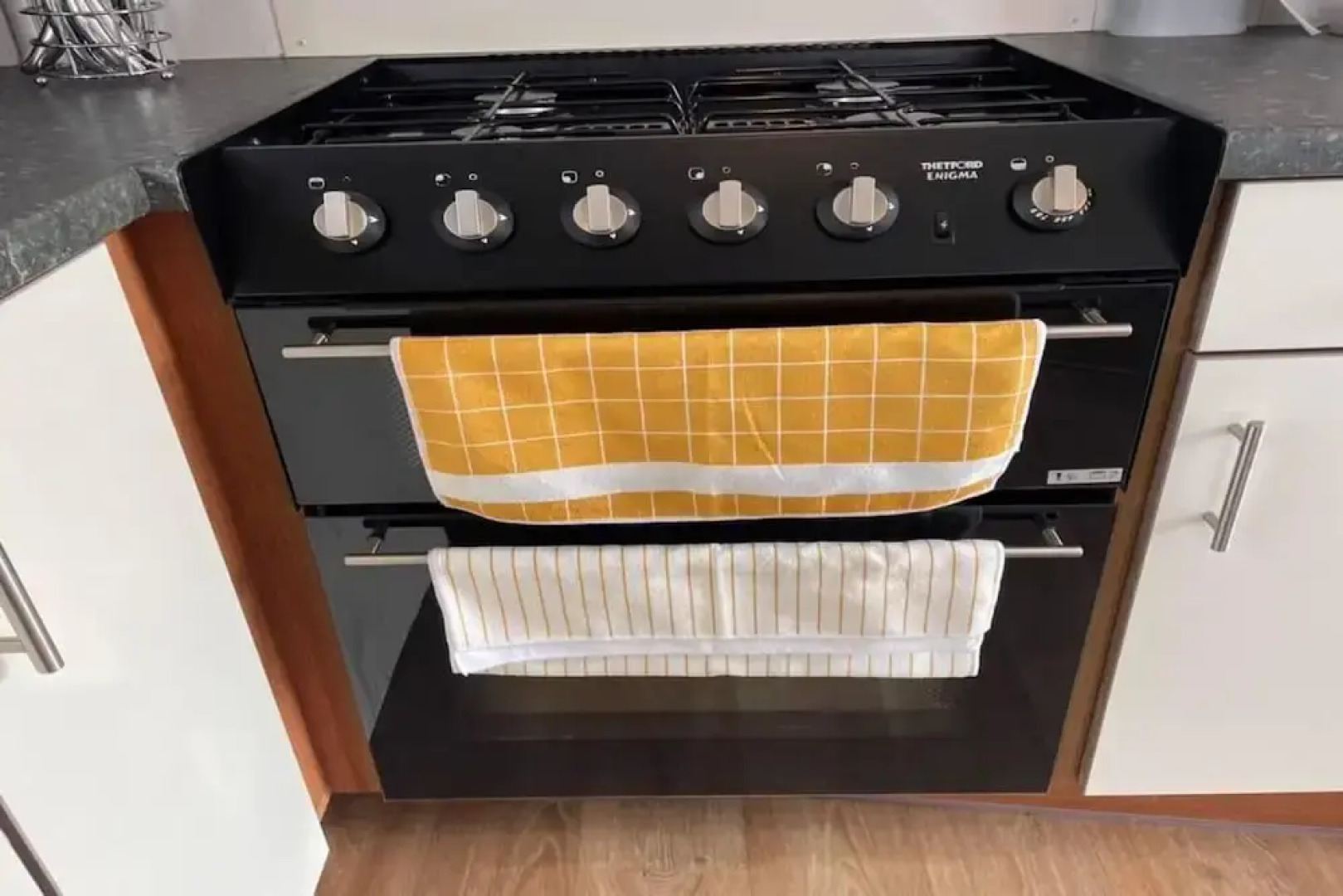 Immaculate 2-bed Sleeps 6 in Pevensey Bay