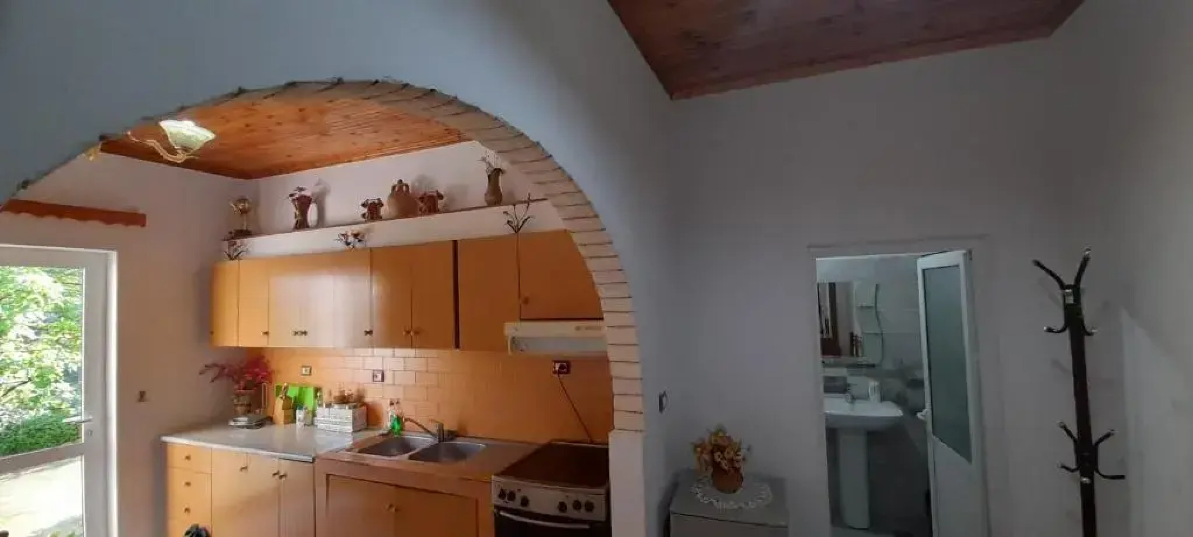 Honey-House “Kastrioti”