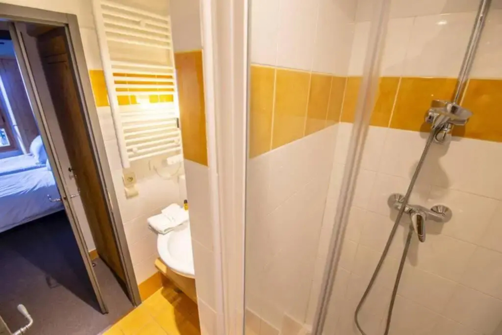 LE CRYTAL 1950 - ARC 1950 Luxury Renovated Premium Apartment - 2 Bedrooms