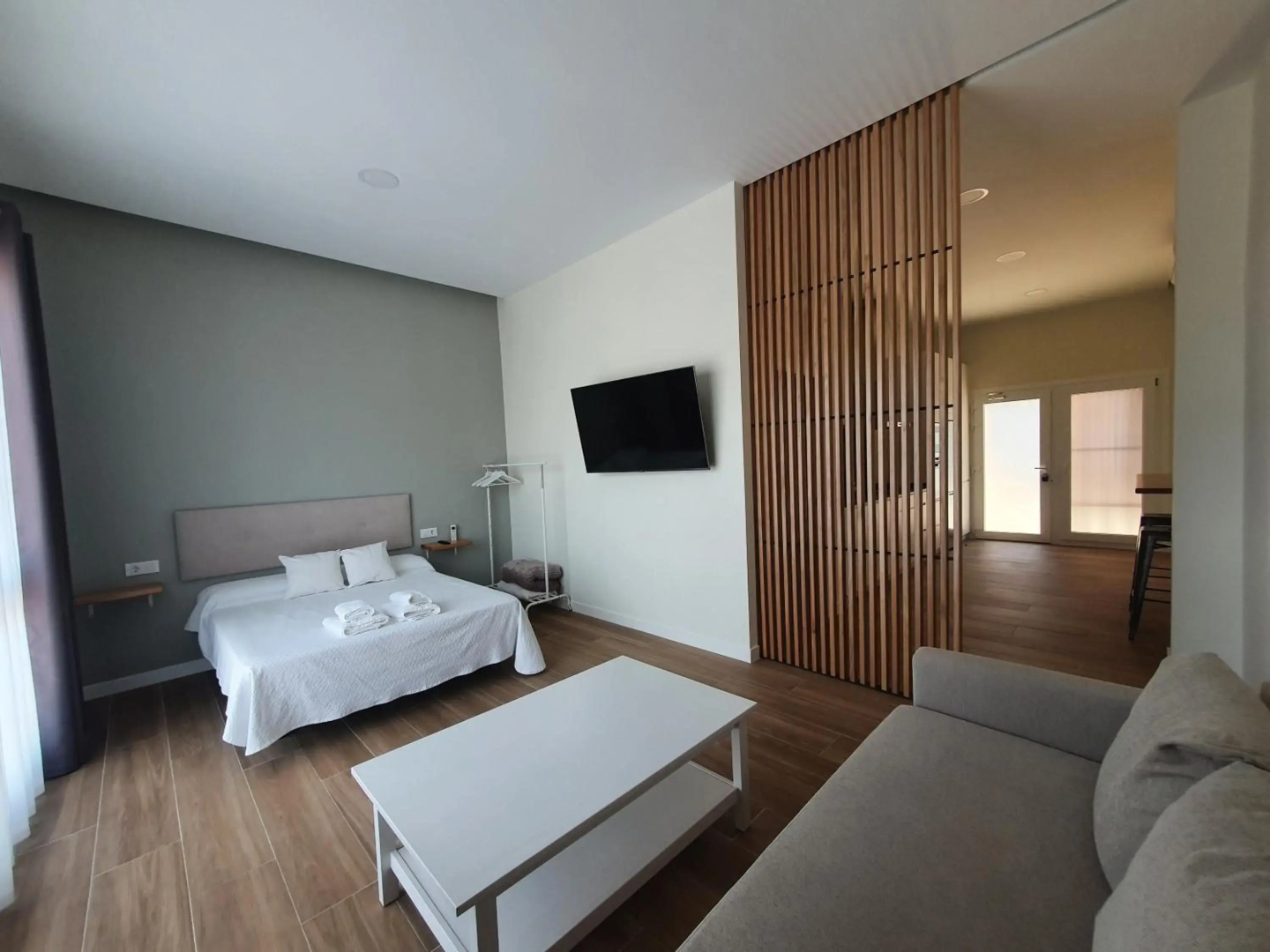 REDONDELA APARTMENTS - Bedroom, Bathroom & Kitchen