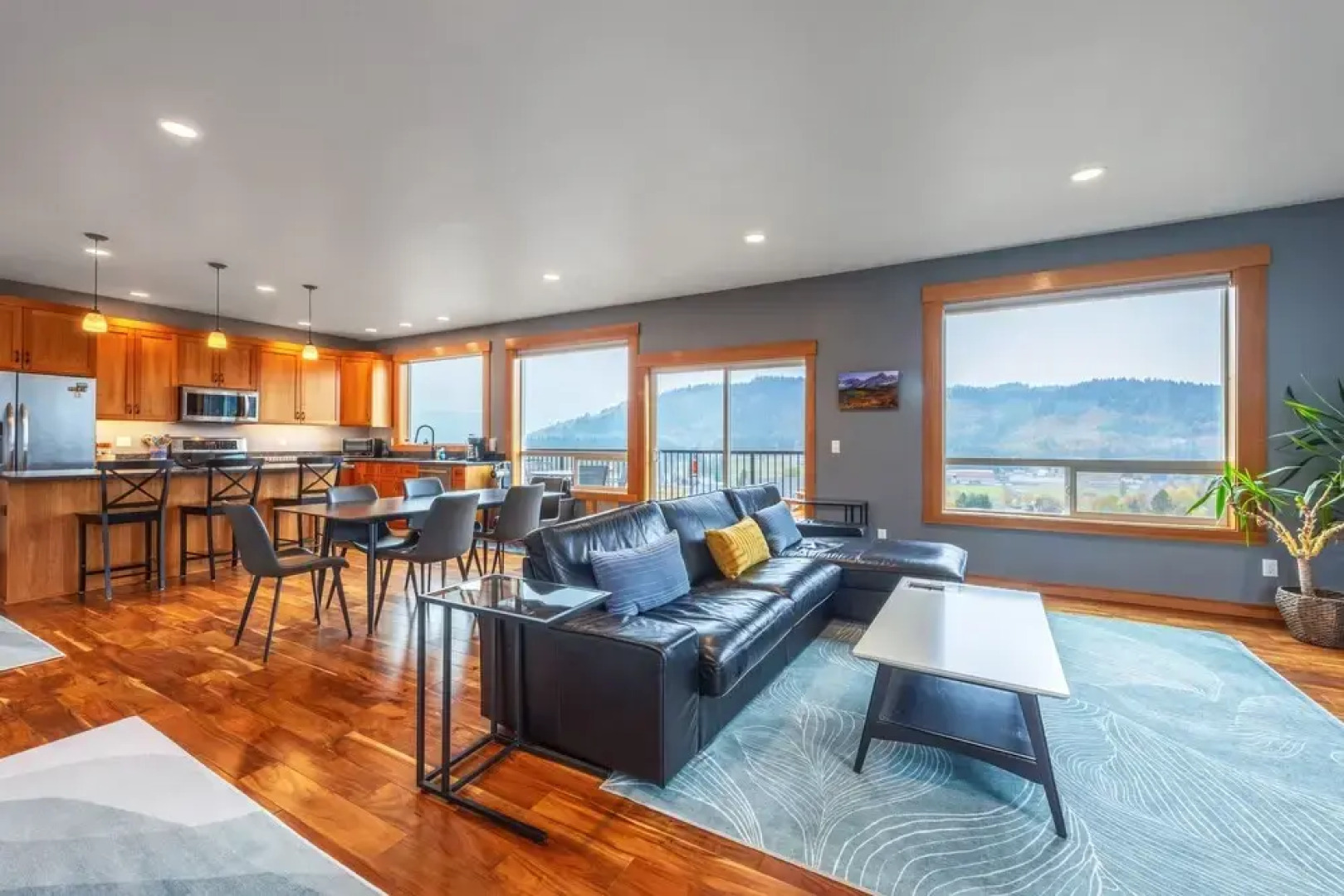 Spring Haus 2 Bedroom Home by RedAwning