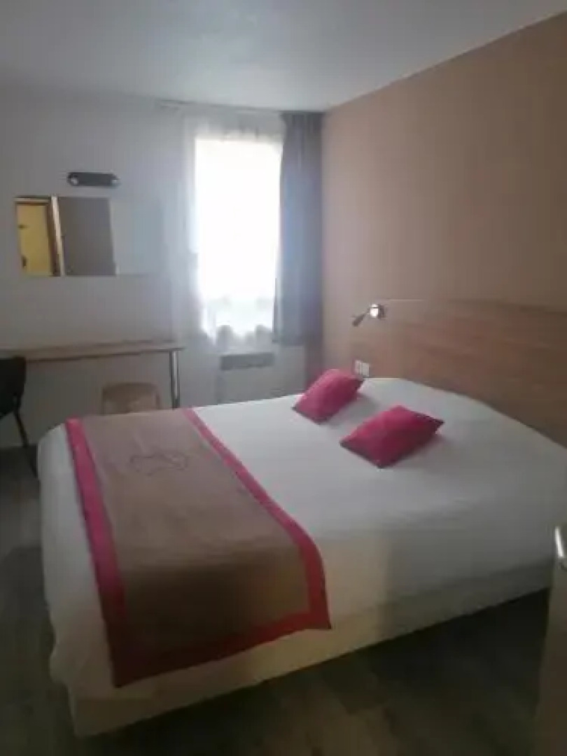 Hotel The Originals Romans-sur-Isère Le Clos des Tanneurs