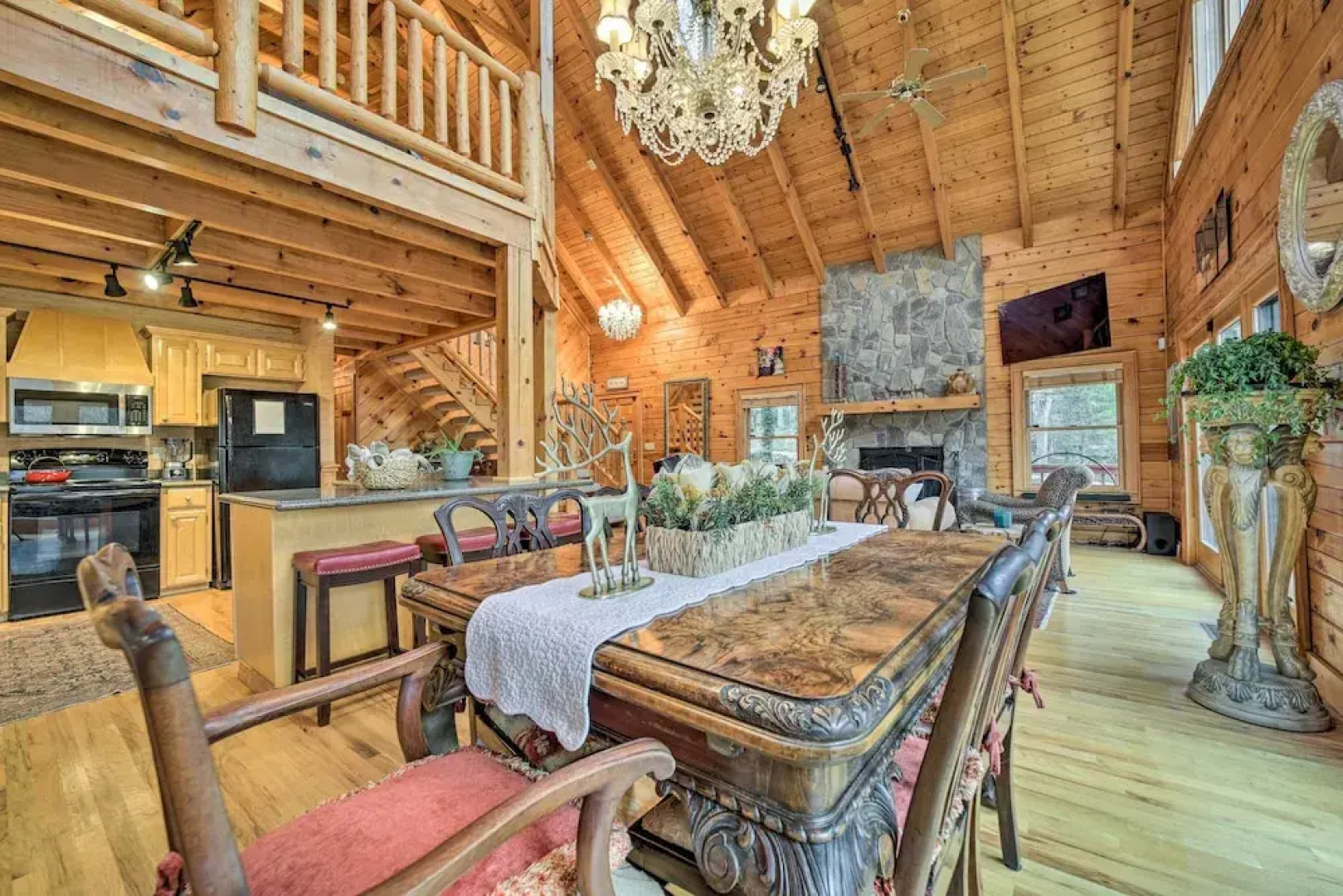 Walk to Golfing: Grand Maggie Valley Cabin!