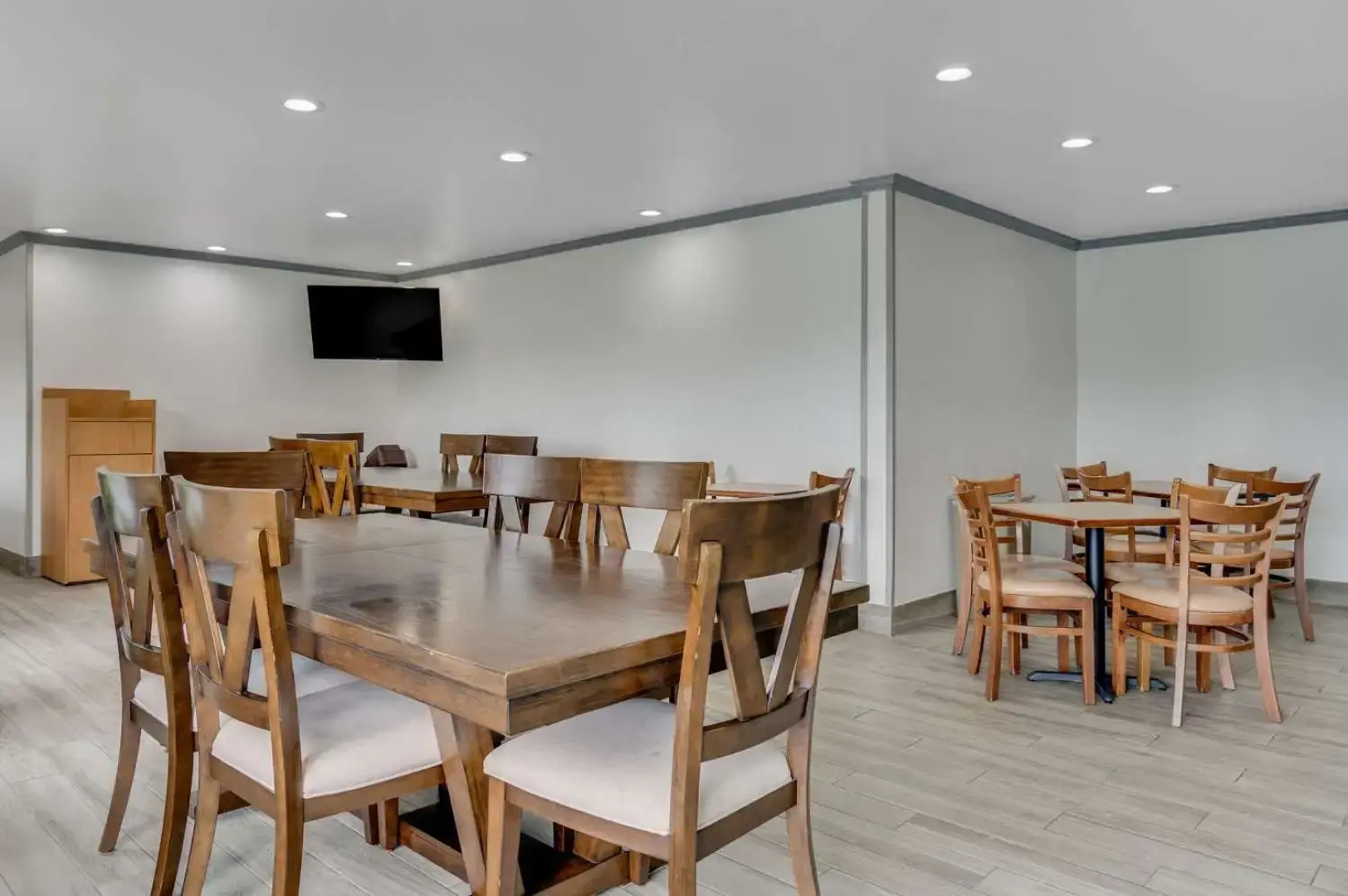 Country Inn & Suites by Radisson, Grand Rapids Airport, MI