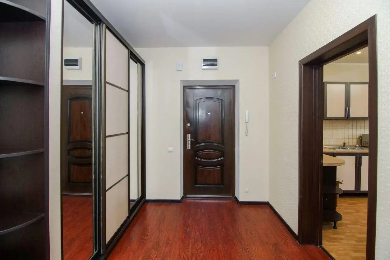 Family Apartments (Фэмили Апартментс) на улице Восточно-Кругликовская 18