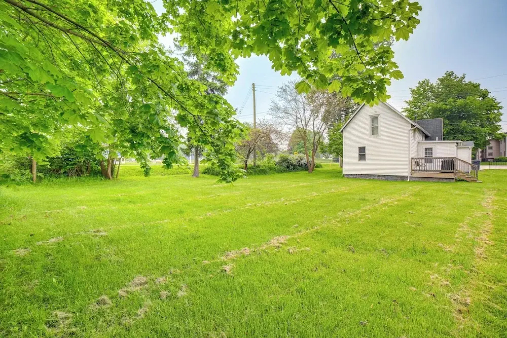 Serene South Haven Retreat w/ Deck: 1 Mi to Dtwn!