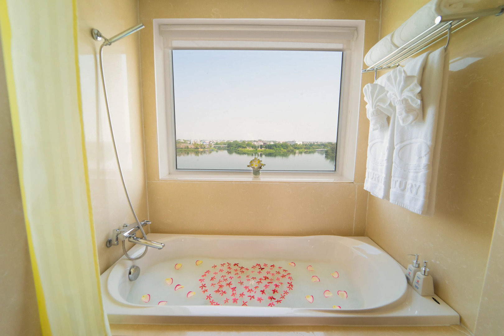 Century Riverside Hotel Hue