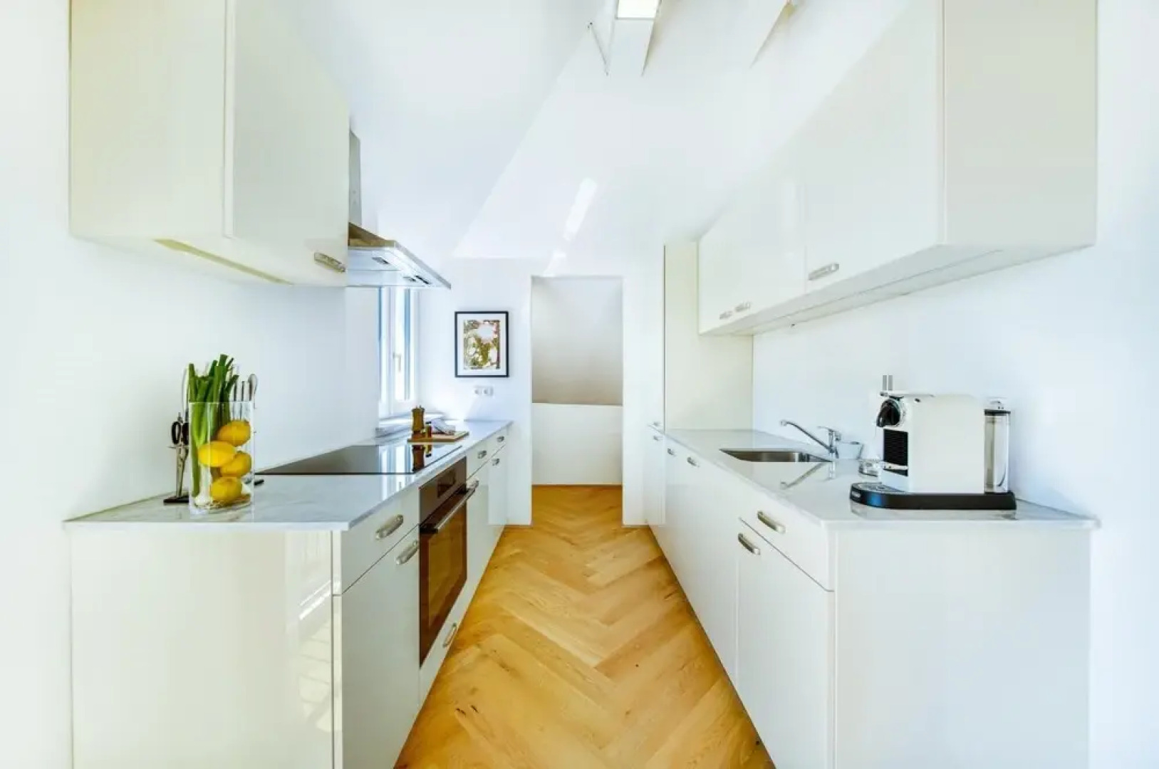 Deluxe Apartment With Balcony Parking and Elevator in the City Centre