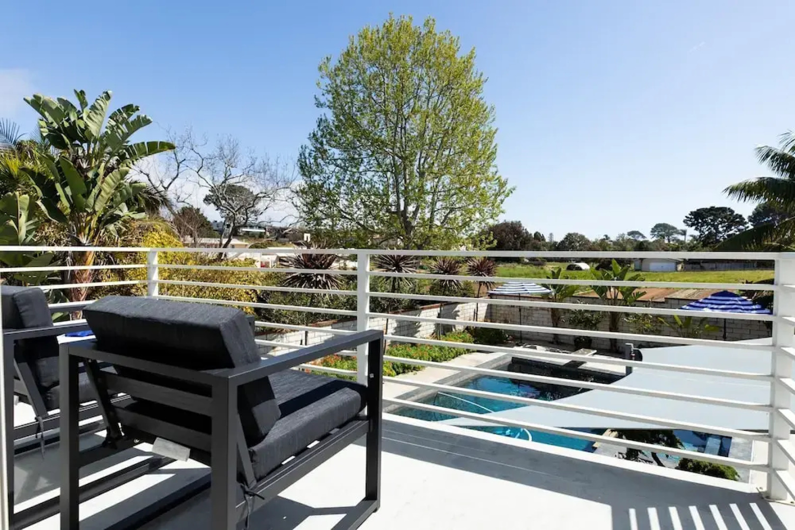 Beachcomber by AvantStay | 1 Block from Beach - Modern Estate w/ Ocean Views