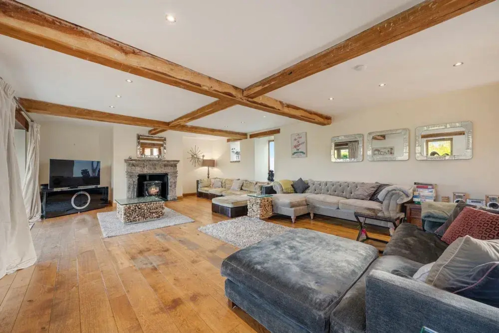 5-bed Retreat, Sleeps 12 in Harrogate With Hot Tub