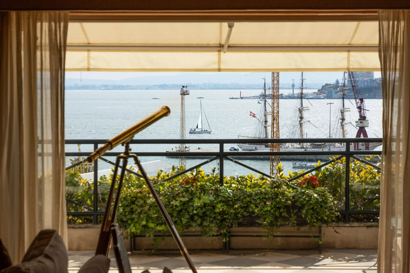 As Janelas Verdes Inn, a Lisbon Heritage Collection