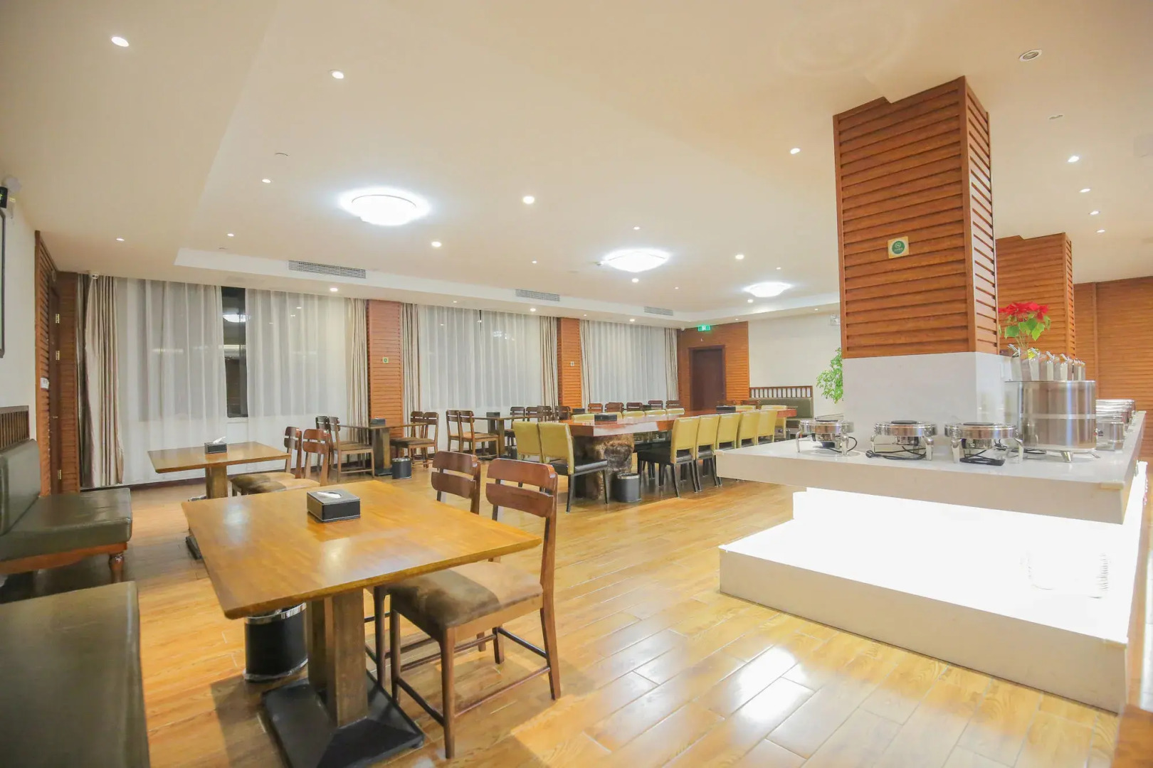 New Knight Royal Hotel Airport and International Resort