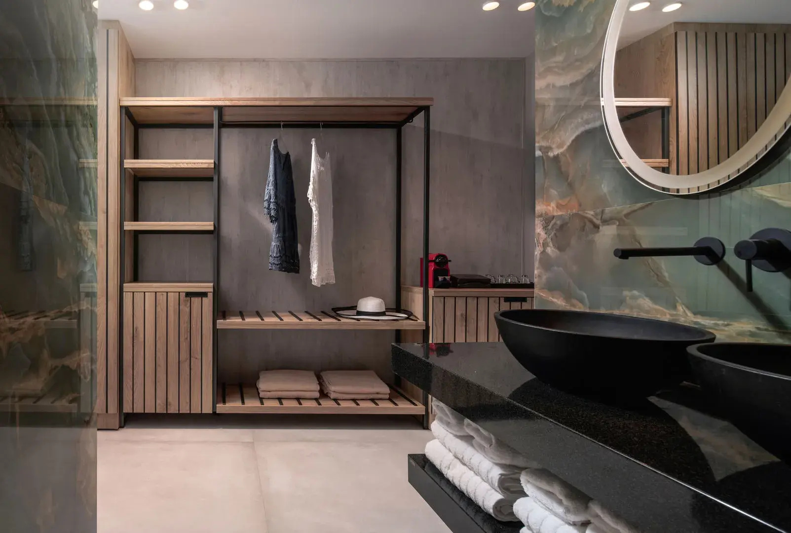 Lagomandra Beach & Suites