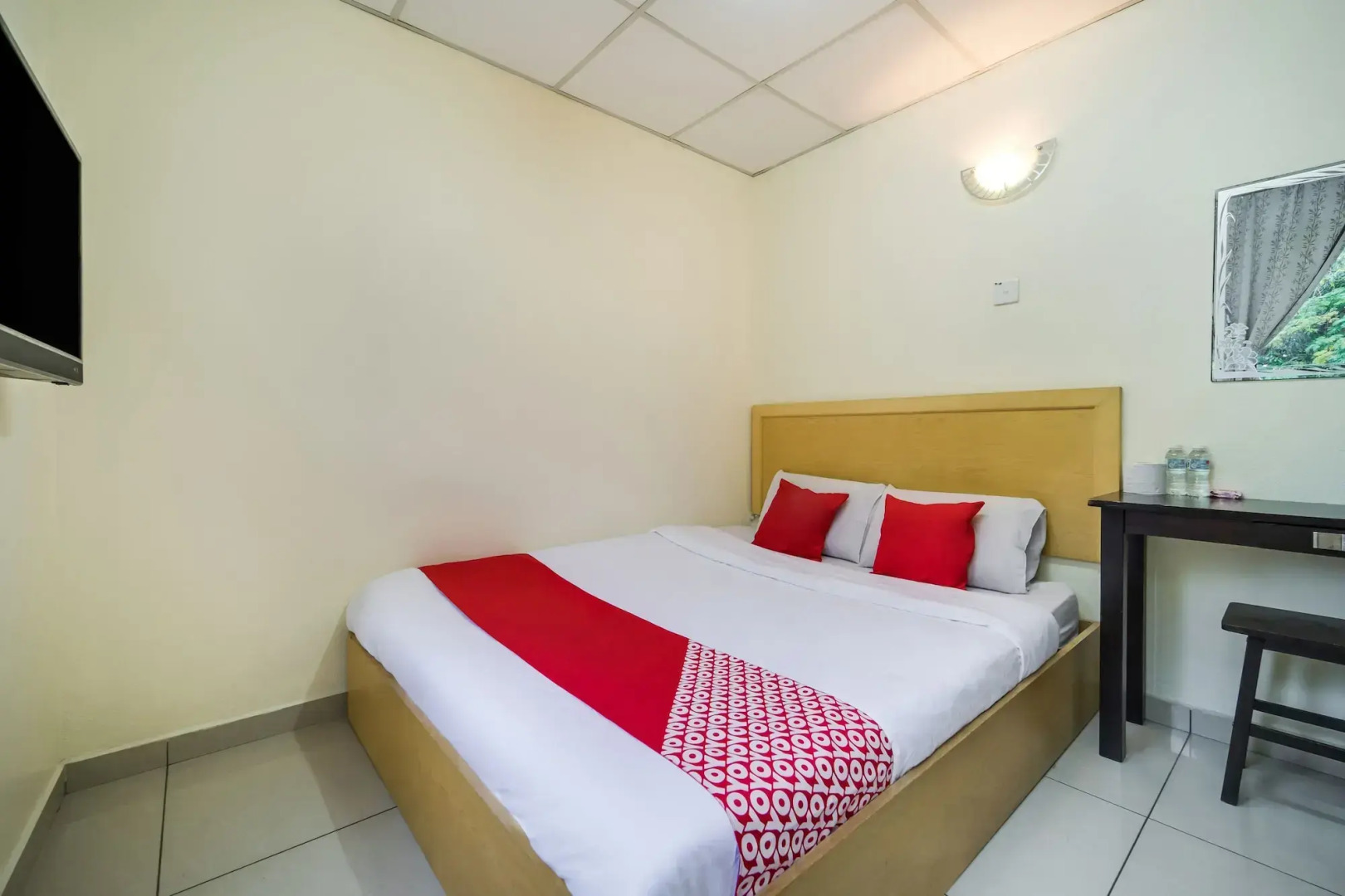 OYO 301 River Inn Hotel