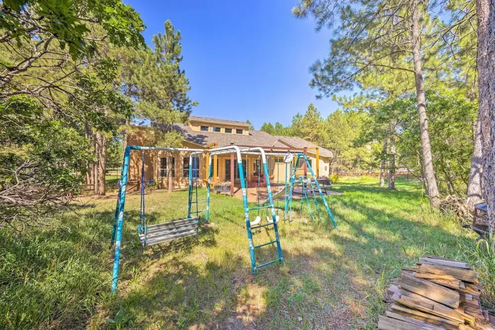 Serene Monument Sanctuary w/ Patio & Fire Pit!