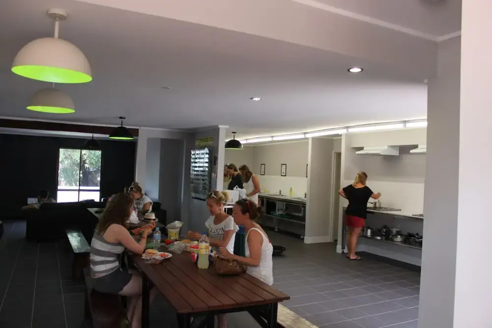 Base Backpackers Airlie Beach Resort