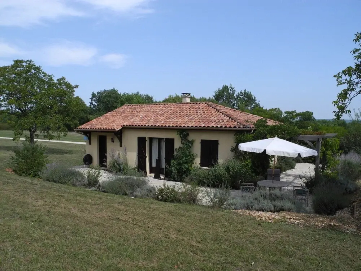 Luxurious Holiday Home with Pool in Ajat France