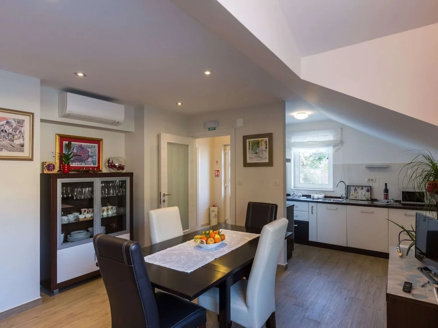 Apartment Cetinic - Two Bedroom Apartment With Terrace and Sea View