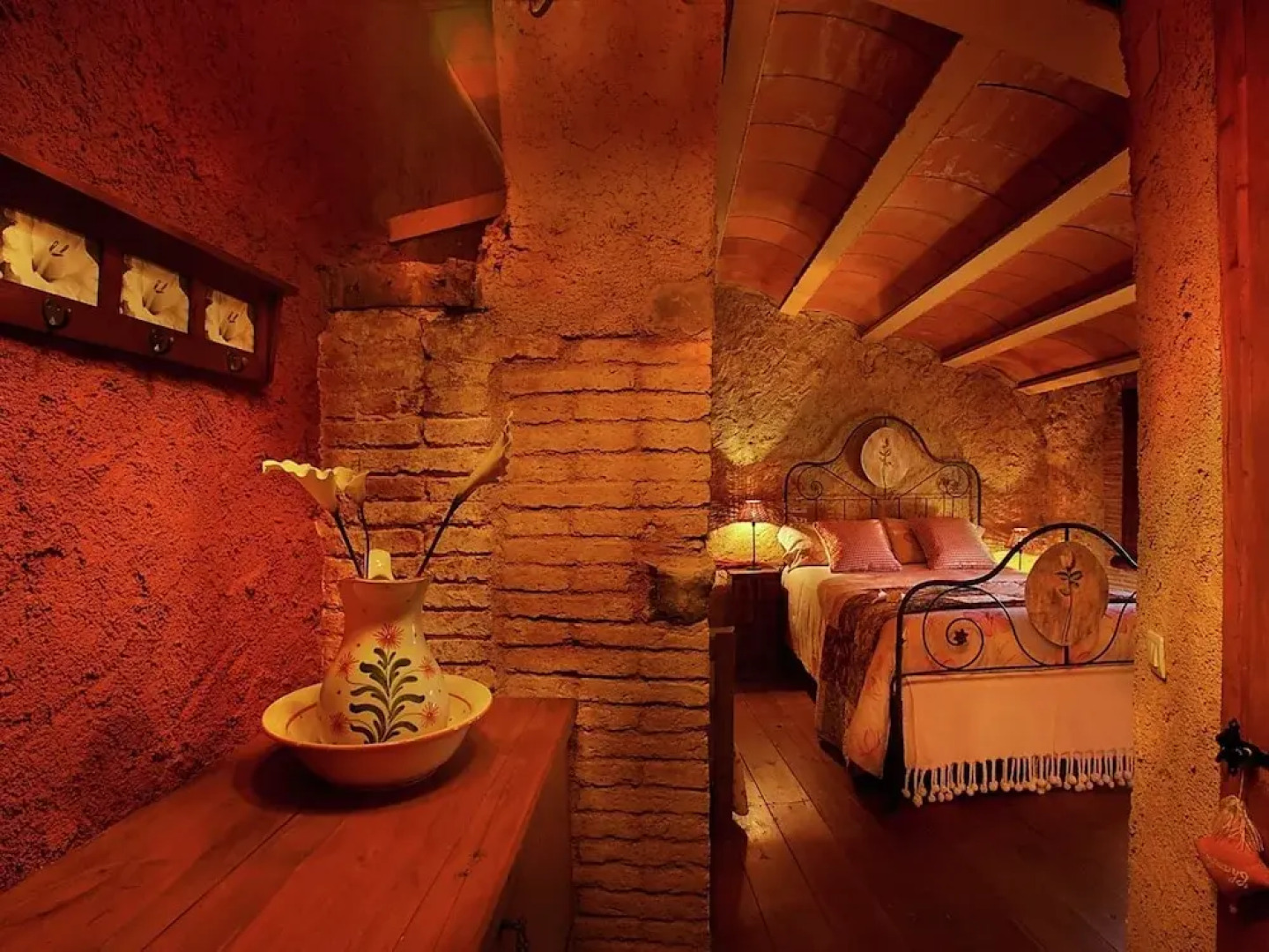 Quaint Cottage in Costa Dorada With Swimming Pool