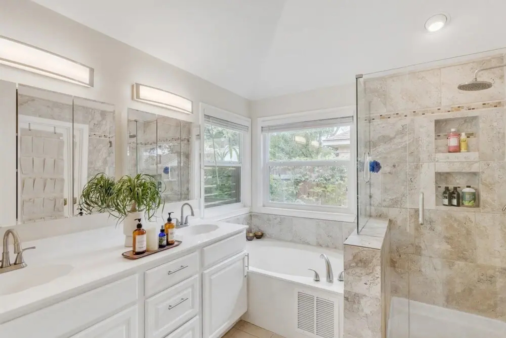 The Garden House 4 Bedroom Home by RedAwning