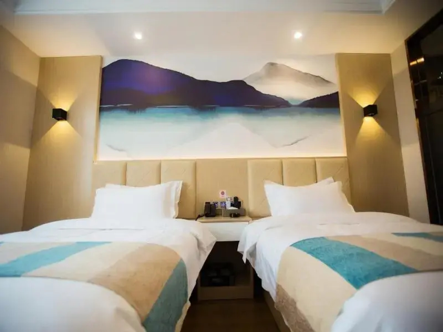 VX Hotel (Heze Dingtao District Taoyi Road)