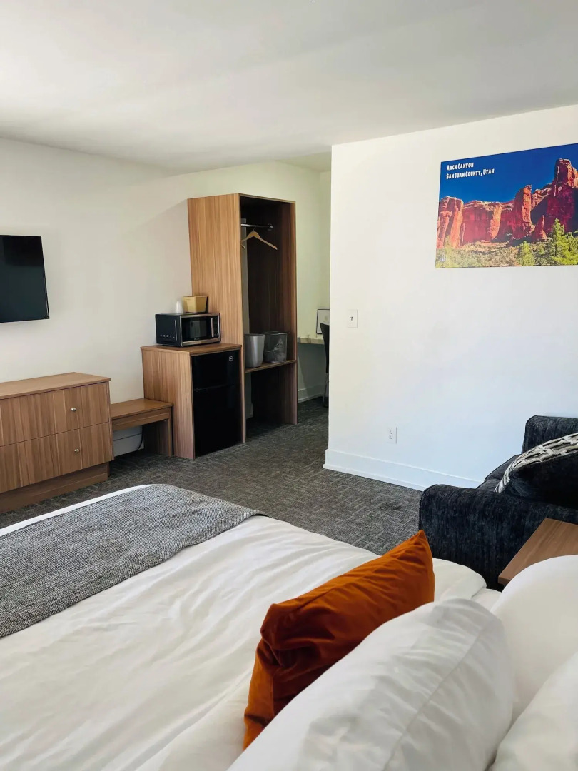 Blue Sage Inn & Suites