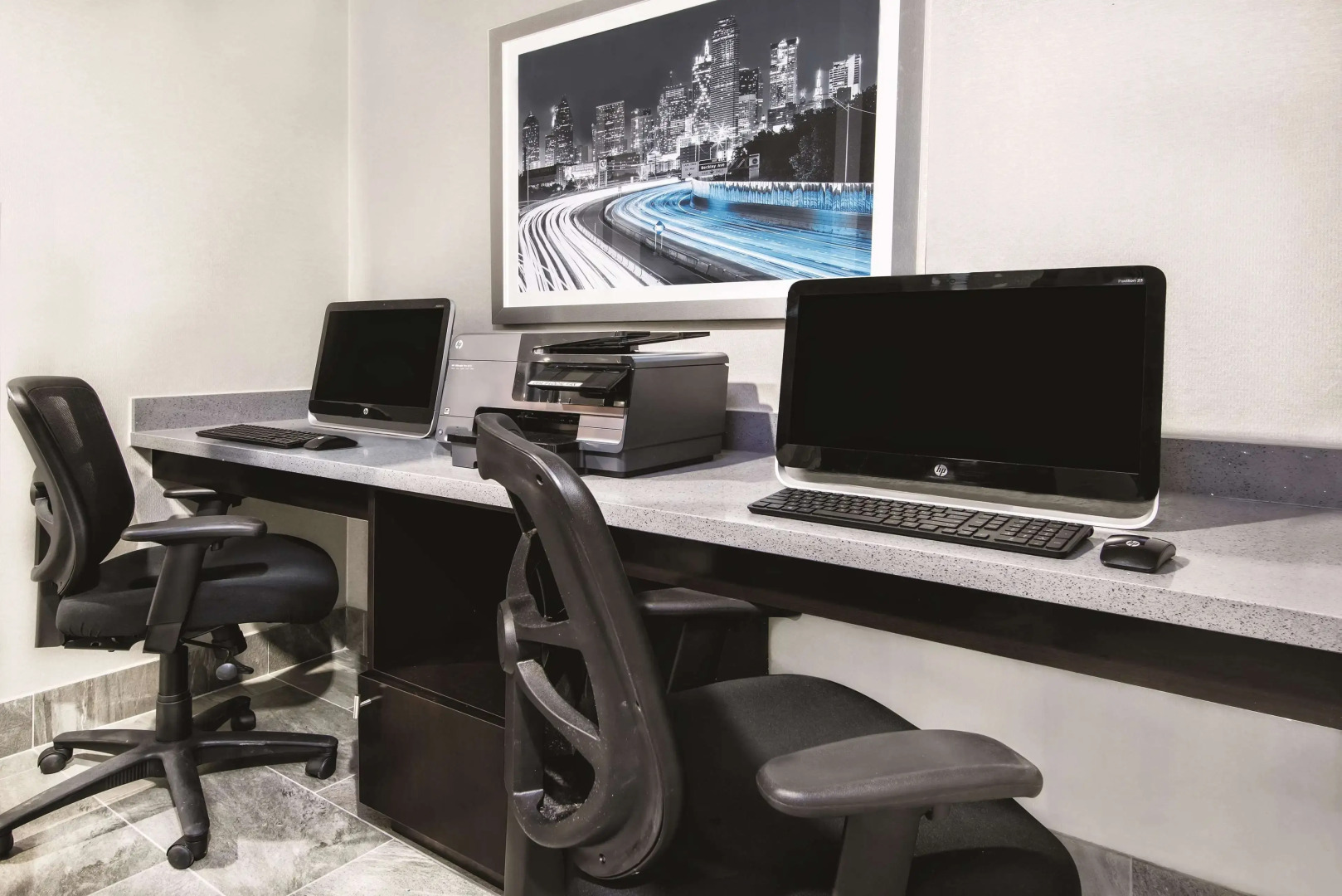 La Quinta Inn & Suites by Wyndham Victoria - South