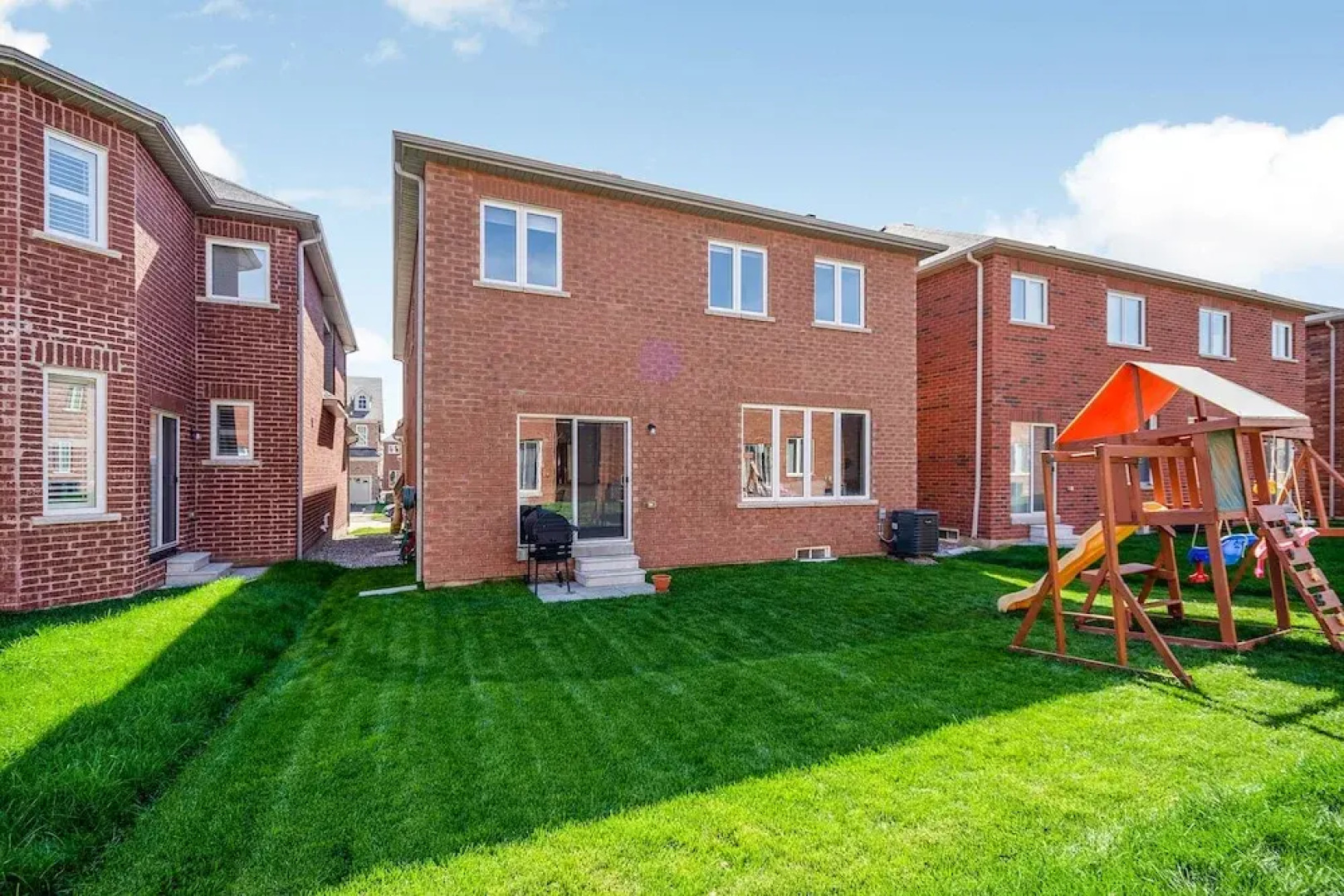 4 bdrms Milton near Toronto and Niagara