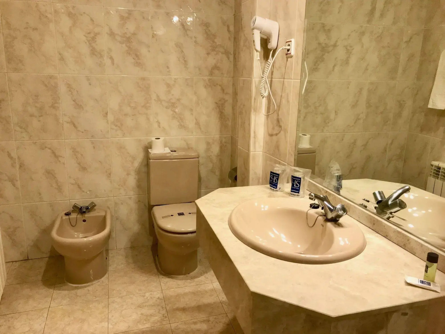 AP Hotel and Parking